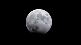 China presenta un vehículo en la cara oculta de la Luna