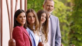 Un experto en comunicación no verbal saca una conclusión rotunda sobre esta imagen de Felipe VI y Letizia con sus hijas