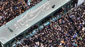 Una multitud se cita en el entierro de Raisí para el último adiós al presidente de Irán