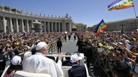El Papa pide a los obispos que no admitan homosexuales en los seminarios: "Hay demasiado mariconeo"