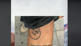 Un español dice que casi no le dejan entrar en EEUU por culpa de este tatuaje que tiene en la pierna