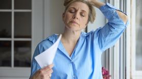 Di adiós a los sofocos de la menopausia: soy técnica en nutrición y hay 7 alimentos que los atenúan