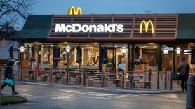 Una encargada del McDonald's se lleva un susto de muerte con la campaña de su local para Halloween