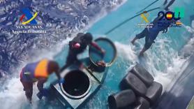 Así fue el rescate de los cuatro tripulantes que hundieron un narcosubmarino en el sur de España