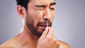 Hola a los molestos pelitos de la nariz: un farmacéutico alerta del riesgo que ocurre al eliminarlos