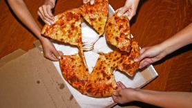 Recurren a las matemáticas para descubrir si es mejor comprar dos pizzas mediana o una familiar