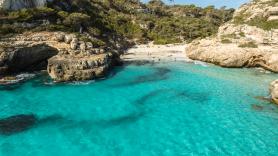 La isla española desierta con playas paradisíacas y enclavada en un parque natural