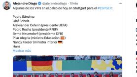 Sale una foto del palco del España-Alemania y no hay duda: no es ni político ni futbolista, pero ahí está