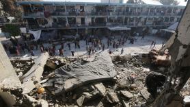 Al menos 16 muertos en un bombardeo israelí sobre una escuela que acoge a desplazados en Gaza