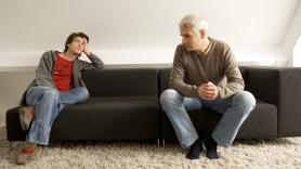 Adiós a papá y mamá: una terapeuta explica por qué algunos hijos cortan la relación con sus padres