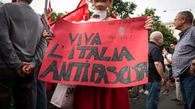 Piden disolver los grupos neofascistas en Italia tras la agresión contra un periodista de 'La Stampa'