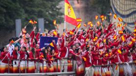 La delegación española dándolo todo en el Sena: como nos gusta a los españoles una fiesta