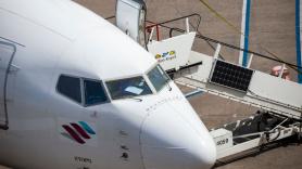 El piloto pide a los pasajeros que bajen inmediatamente del avión y luego despega completamente vacío hacia Mallorca