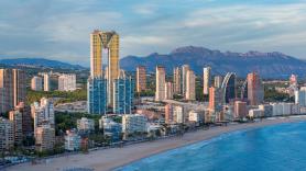 El rey británico de Benidorm rompe una lanza a favor de España ante las nuevas leyes: "No es lo que parece"