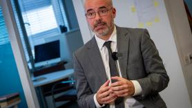 El juez Peinado imputa al delegado del Gobierno en Madrid en la causa de Begoña Gómez