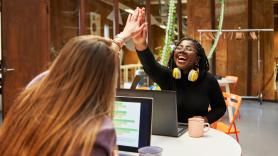 Un estudio en neurociencia da la clave para ser feliz en el trabajo con sólo dos elecciones diarias