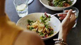 Un cocinero cuenta perplejo lo que hizo una clienta con una ensalada: al final dijo que no la quería