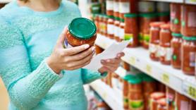 La letra imperceptible de los envases de comida en la que deberías fijarte en el supermercado