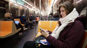 Ve en el Metro a otra persona haciendo un test de la autoescuela y casi se baja al ver el resultado