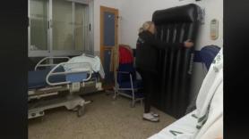 La ingresan en el hospital y días después su madre hace algo que solo ellas harían