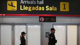 Interior confirma una decena de saharauis en huelga de hambre en la sala de asilo de Barajas