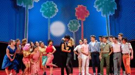 ‘Grease’ y ‘Stranger Sings’, musicales que rejuvenecen al público de teatro