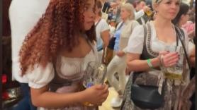 Una venezolana con el pelo rizado va a Alemania y esto es lo que pasa: emocionante