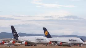 Dos aviones monstruosos resucitan en el cementerio de aviones español