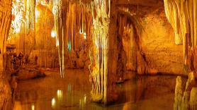 Esta es la cueva más espectacular del mundo: tras descender 600 escalones llegas a un lago interior