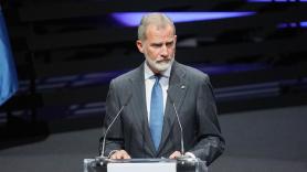 Felipe VI pide "permanecer siempre juntos" y "luchando por las víctimas del terrorismo" en plena polémica