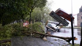 La potente borrasca Kirk golpea el norte de España: vuelos y trenes cancelados, cortes de luz y daños materiales