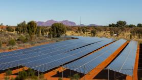 El país obsesionado con los paneles solares empuja su red eléctrica hasta rozar el colapso