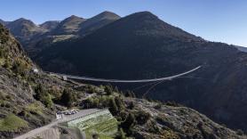 Uno de los puentes más largos del mundo se encuentra al lado de España: una pasarela colgante solo para osados