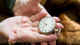 Alertan del alto riesgo que supone el inminente cambio de hora para los mayores de 60 años