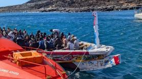 Llega un cayuco a El Hierro con 175 ocupantes, entre ellos un cadáver y nueve bebés