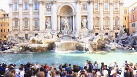 Adiós a la Fontana di Trevi: la forma de tirar monedas sorprende a los turistas