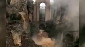 La inédita imagen del Puente Nuevo de Ronda que está dejando la DANA a su paso por Málaga