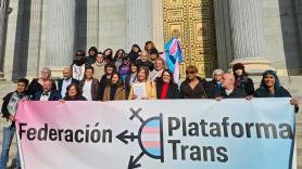 Registran en el Congreso la ley de memoria trans que pide prestaciones para represaliados del franquismo