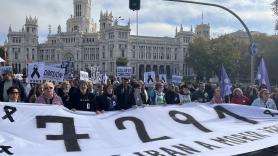 La Marea de Residencias recorre Gran Vía para pedir "justicia" por los ancianos fallecidos durante la pandemia