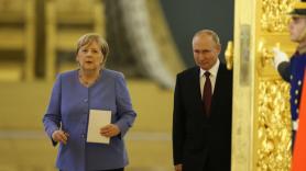 Merkel recuerda el día que Putin soltó un perro en plena reunión para enviar señales al mundo