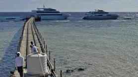 Un buzo se sumerge en el barco hundido Sea Story y encuentra a su sobrino vivo atrapado en la cabina