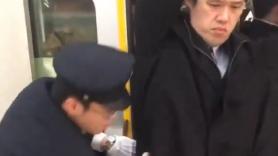 La asfixiante escena del metro de Tokyo en hora punta