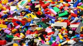 La ciudad europea donde puedes encontrar un tranvía de LEGO de tamaño natural