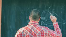 Despido fulminante del profesor tras criticar en plena reunión de padres las condiciones de la escuela