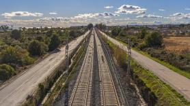 Atrapados dos horas unos 150 pasajeros de un tren al caer un árbol en la vía en Tarragona