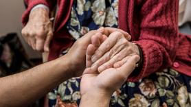 Visita a su abuela a la residencia y le descubre una larga lista de dolencias: "Incluso las enfermeras se horrorizaron"