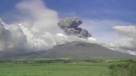 La erupción de un volcán en Filipinas que ha obligado a evacuar a más de 80.000 personas