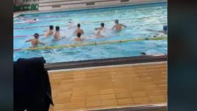 Tiene UNA oportunidad para aprobar la clase de piscina y lo que hace la clase es la esencia del compañerismo