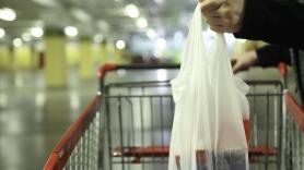 Revelan el efecto de prohibir las bolsas de plástico gratuitas en los supermercados: una pésima idea para el planeta