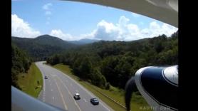 La heroicidad de este piloto que realiza un aterrizaje de emergencia en plena autopista